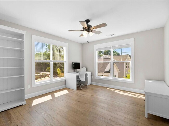 Building Photo - 115 Lilia Hill Cir
