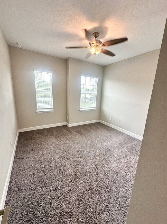 Building Photo - Longwood Townhouse