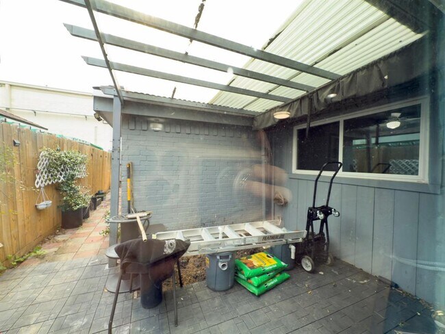Building Photo - 6506 Briar Glade Dr
