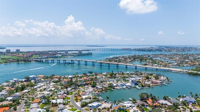 Building Photo - 301 41st Ave