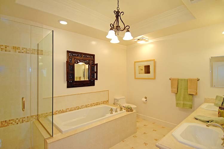 Building Photo - 11582 Moorpark St