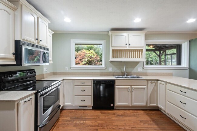 Building Photo - House and Workshop