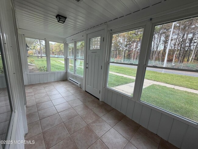 Building Photo - 664D Plymouth Dr