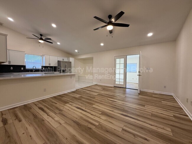 Building Photo - 6502 E Grandview Dr
