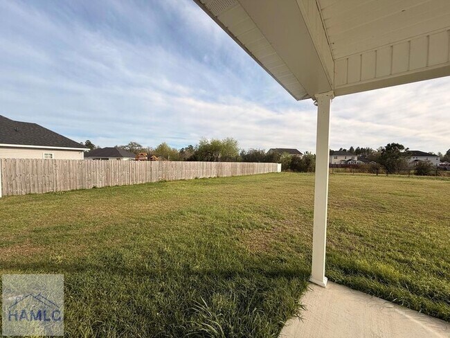 Building Photo - 117 White Oak Dr NE