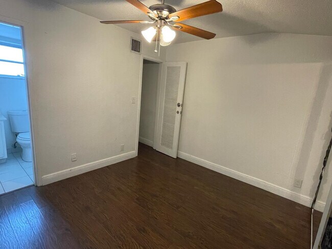 Building Photo - 4121 NW 26th St