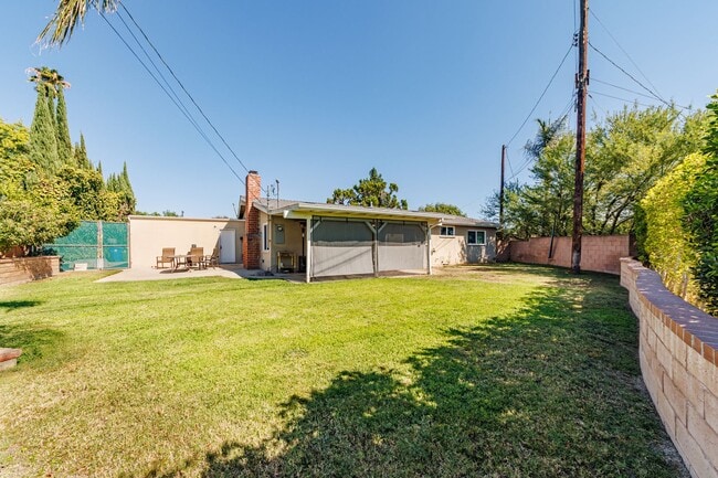 Building Photo - Beautifully Renovated 3-Bedroom Home in Pr...