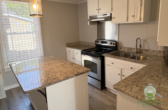 Building Photo - 520 Perry Ave