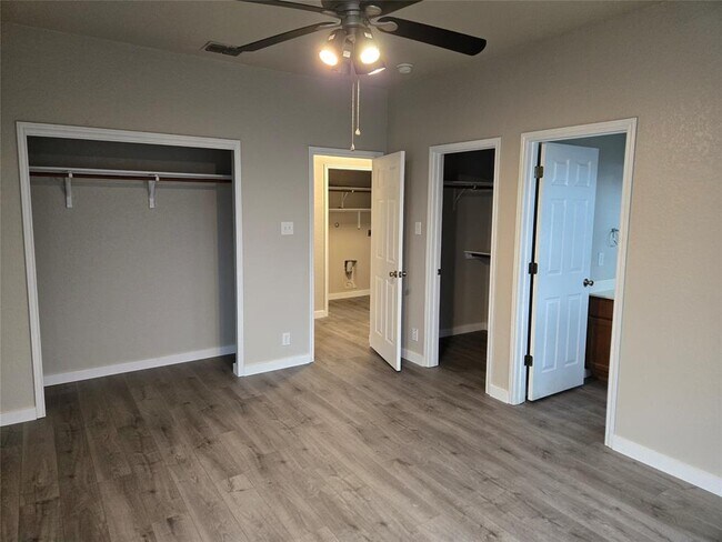 Building Photo - 12127 Medina Ml