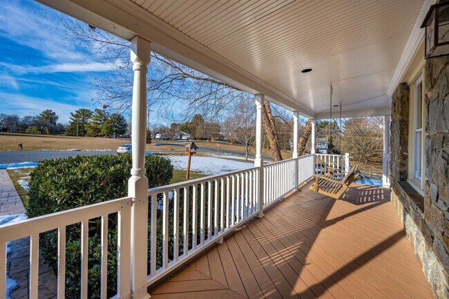 Building Photo - WELLER ESTATES