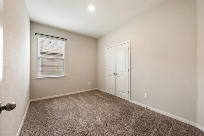 Building Photo - 817 Liberty Meadows Dr