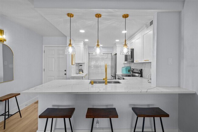 Building Photo - 6051 Sun Blvd