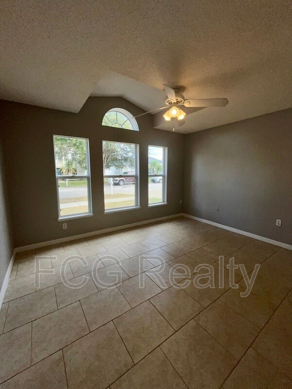 Building Photo - 5819 Windridge Dr