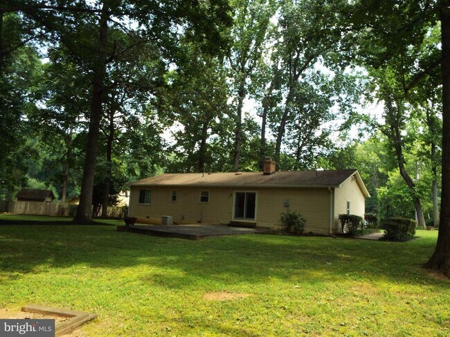Building Photo - 121 Greenfield Rd