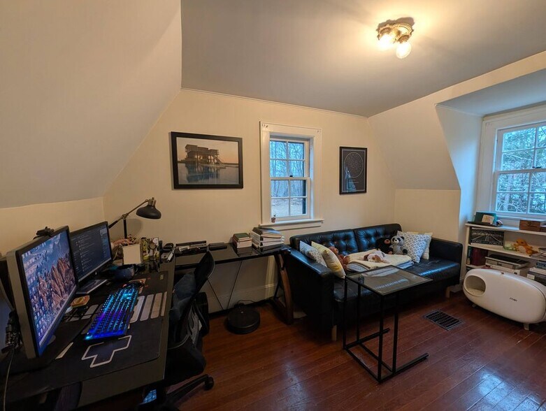 Primary Photo - 17 Pratt St