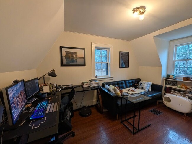 Building Photo - 17 Pratt St