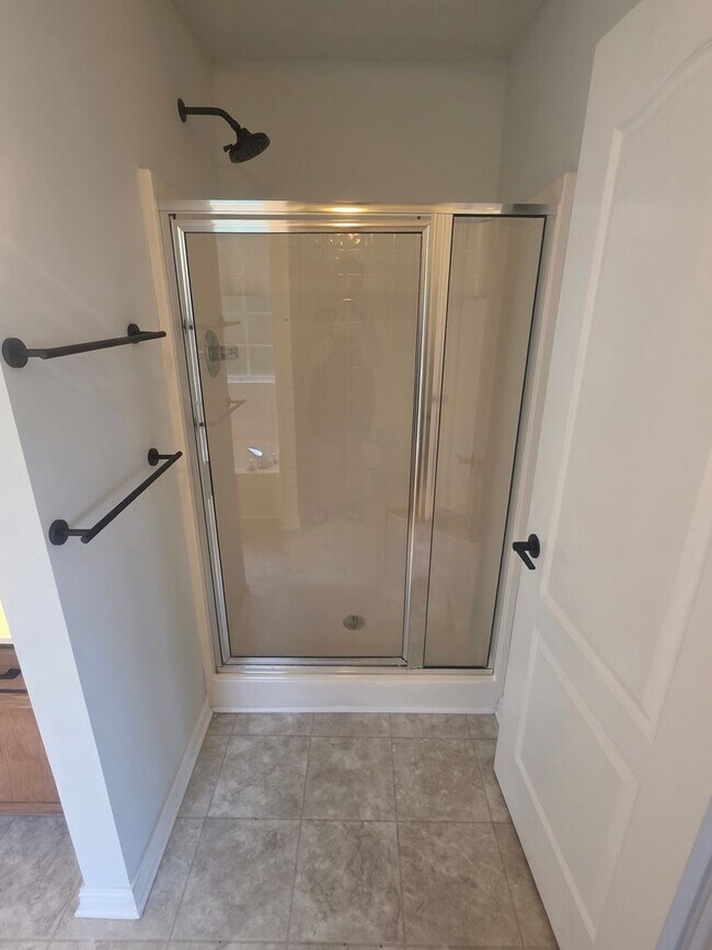 Building Photo - Beautifully remodeled home in LaVergne