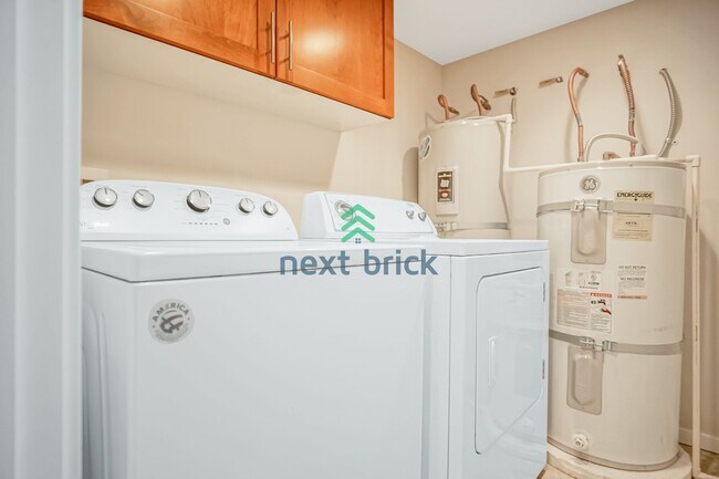 Building Photo - Charming 1-bedroom, 1-bathroom unit in Greenwood