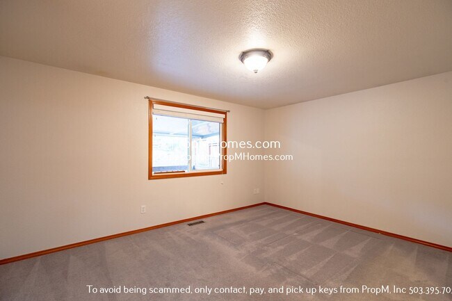 Building Photo - Bright Two Bedroom Home in Oak Grove!