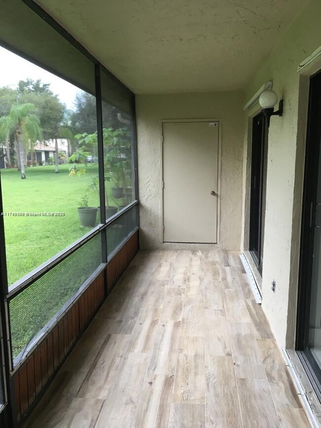 Building Photo - 454 Lakeview Dr