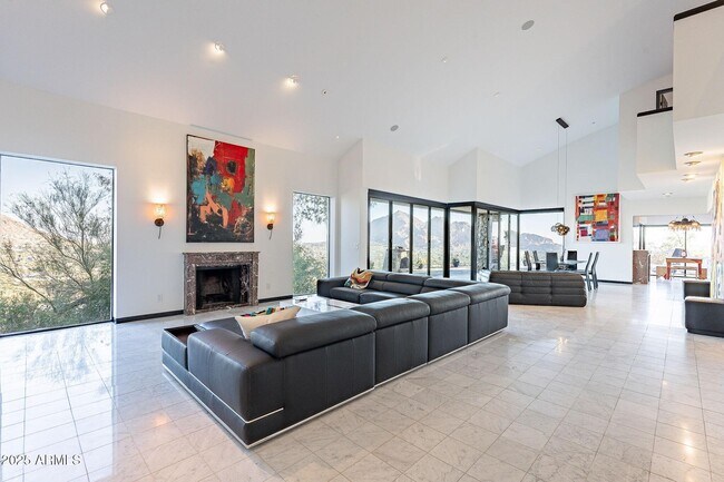 Building Photo - 7044 N Hillside Dr