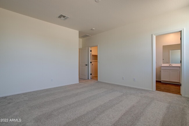 Building Photo - 11442 W La Reata Ave