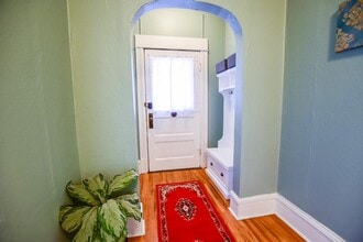 Building Photo - 1316 W Dean Ave