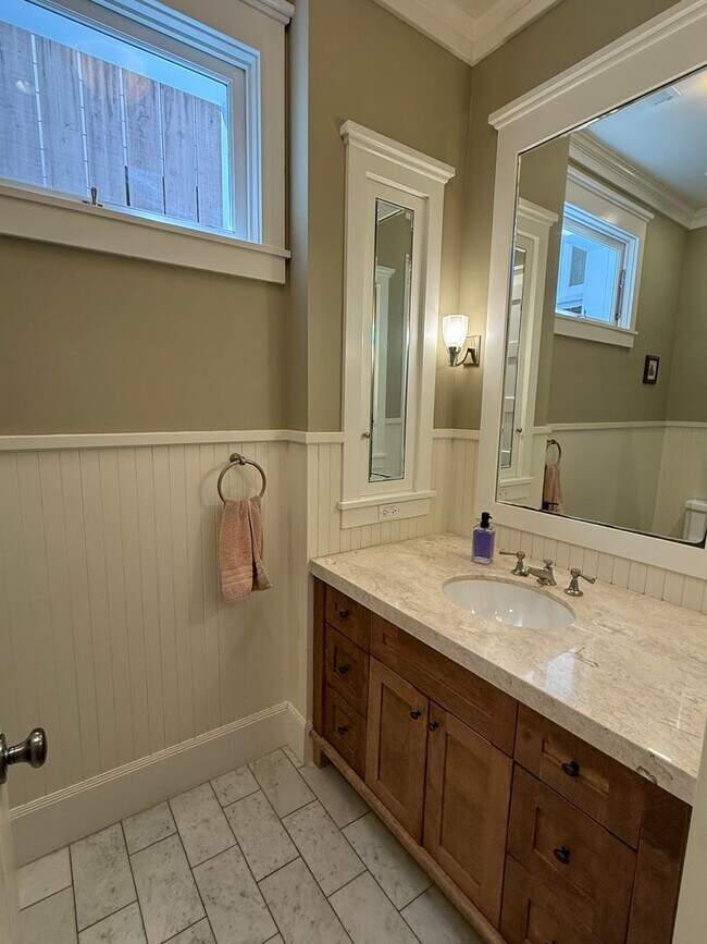 Building Photo - 1330 Sanchez St