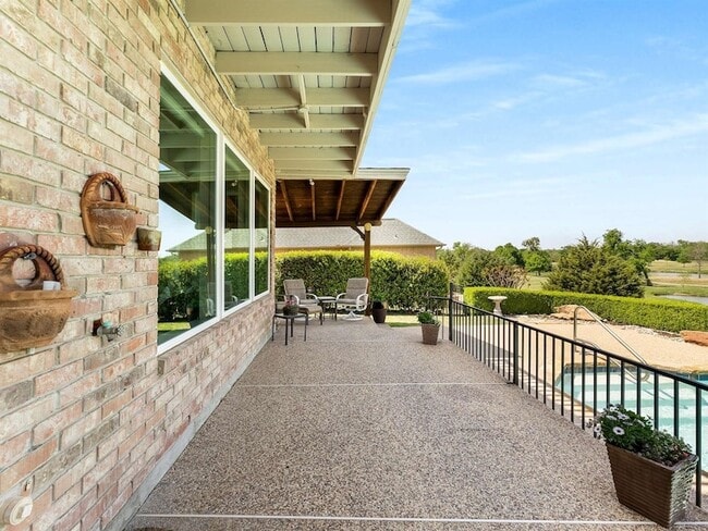 Building Photo - 7436 Stoney Point Dr