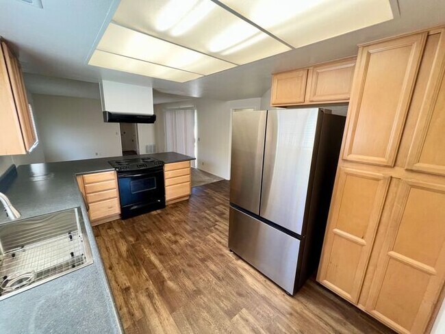 Building Photo - Welcome to your new home in the heart of Pacific Beach!