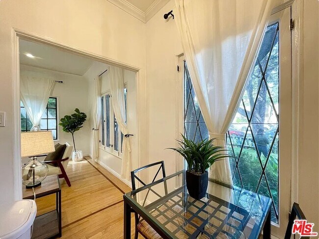 Building Photo - 944 12th St