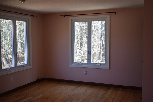 Building Photo - 11 Hilltop Ln