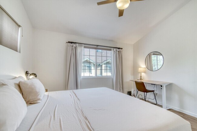 Building Photo - Fantastic Littleton condo  2 bedrooms and ...