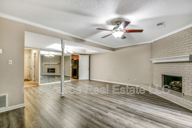 Building Photo - 1702 Twin Brooks Dr SE