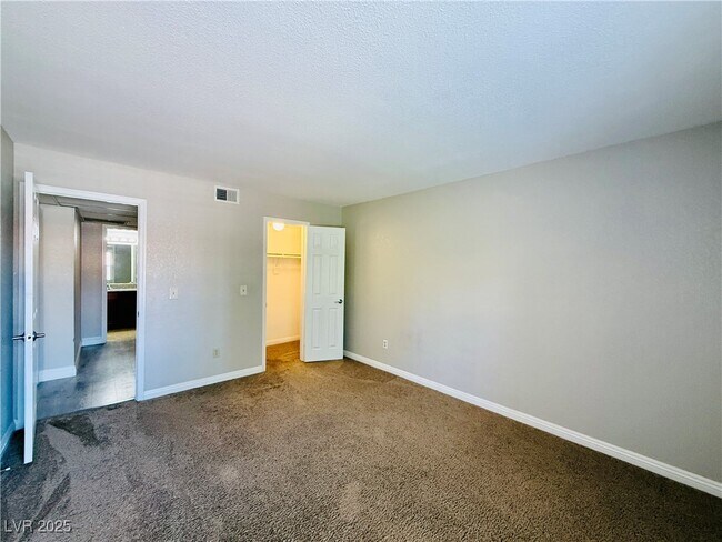 Building Photo - 2606 S Durango Dr