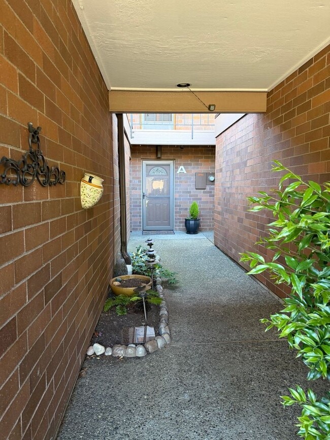 Building Photo - Mukilteo View Condo