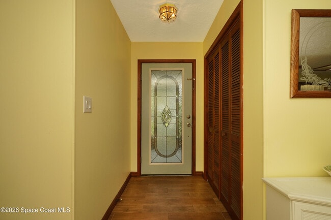 Building Photo - 670 Kings Way