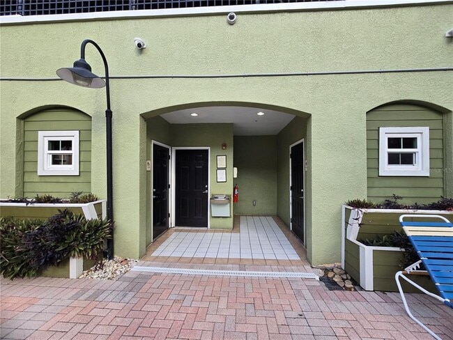 Building Photo - 1910 E Palm Ave