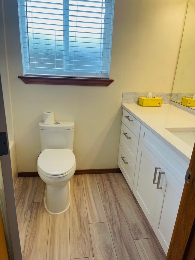 Building Photo - 757 N 102nd St