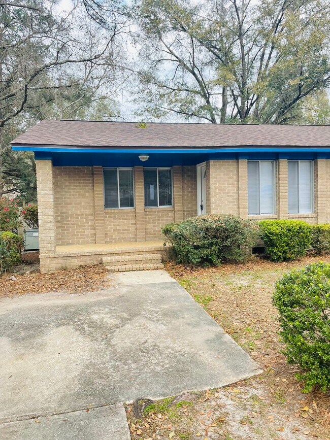Cute cottage type duplex near Munson Slough 1020 Munson Landing Rd