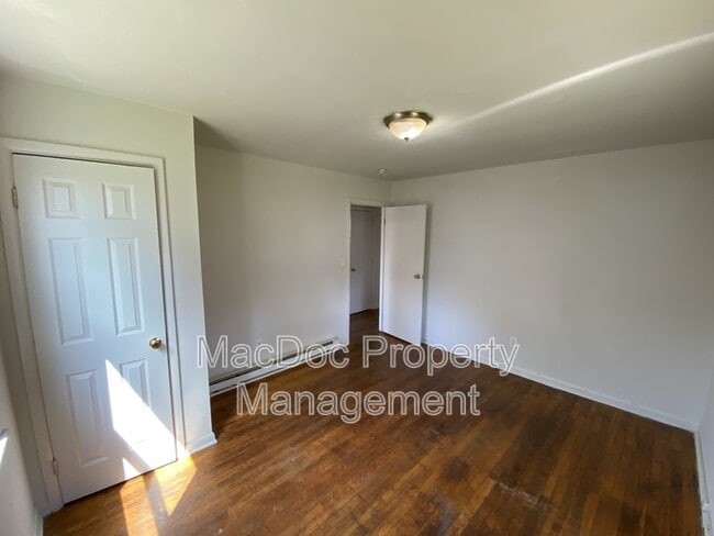 Building Photo - 209 Frazier St