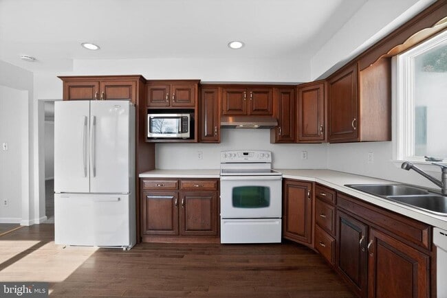 Building Photo - 540 Martins Corner Rd