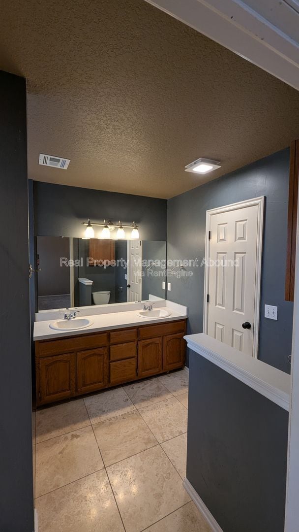 Building Photo - 1224 W 112th Dr S