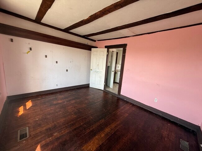 Building Photo - 182 E Main St