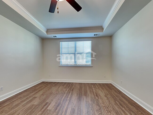 Building Photo - 12 Cherry St