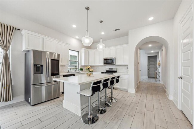 Building Photo - 7014 Anacua Berry Circle
