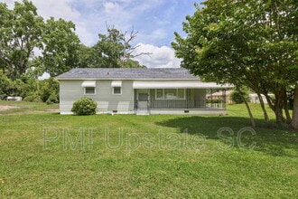 Building Photo - 105 Truman St