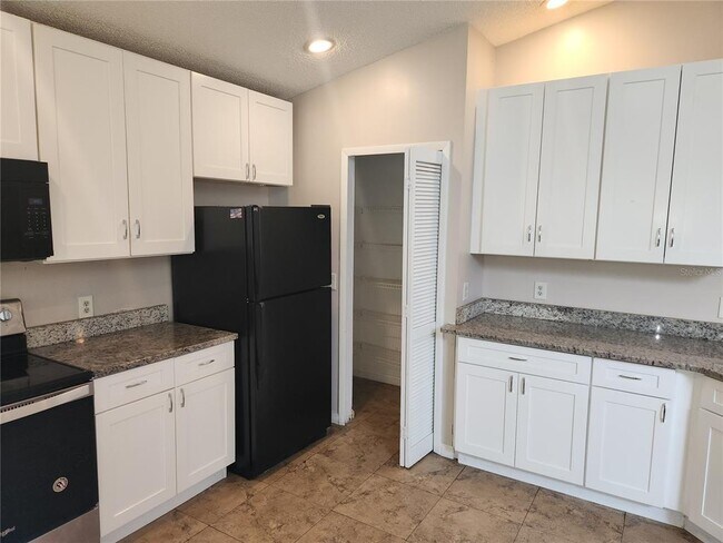 Building Photo - 150 Abbey Hollow Dr