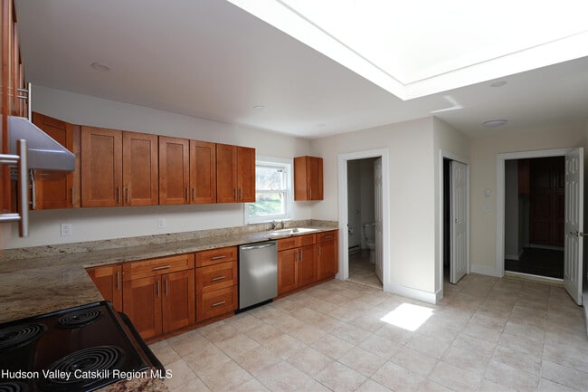 Building Photo - 14311 Rte 9W