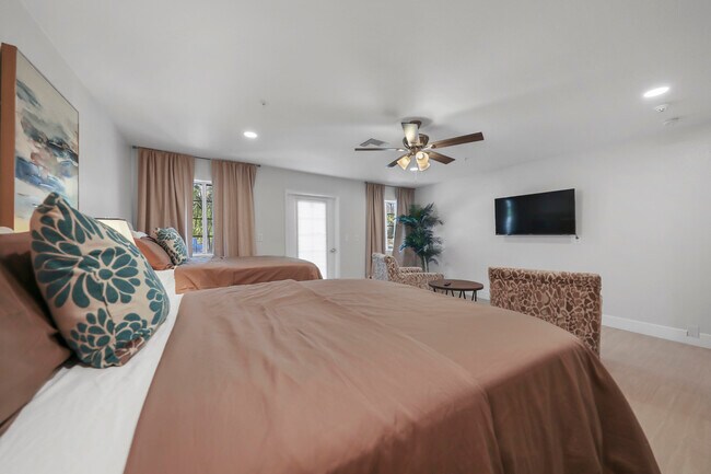 Building Photo - 2246 Paseo Roseta